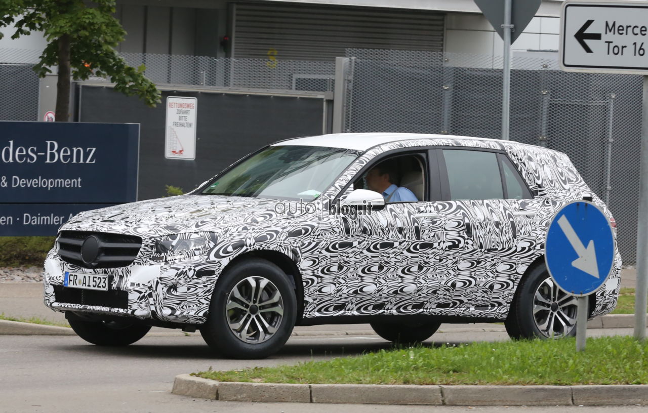 big_mercedes-glk-01.jpg