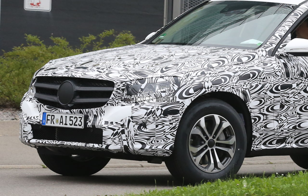 big_mercedes-glk-02.jpg