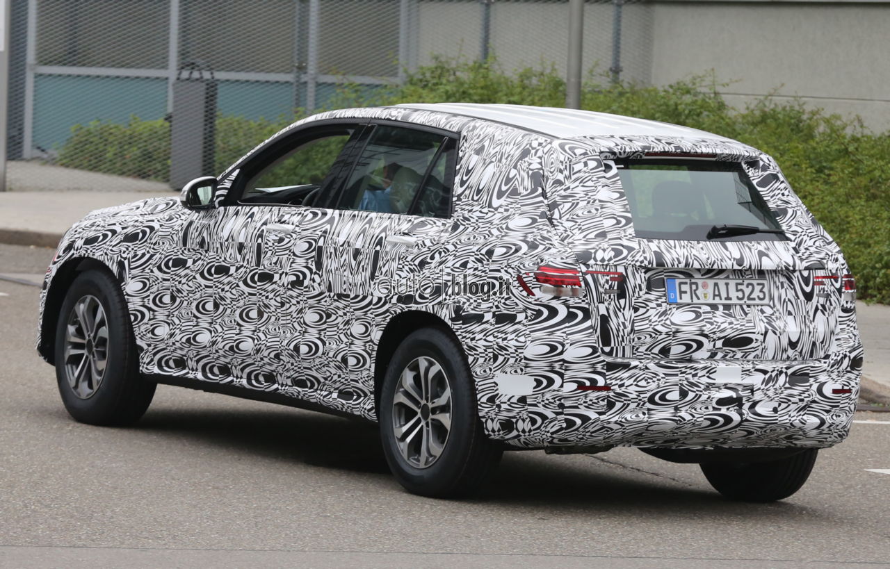 big_mercedes-glk-04.jpg