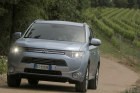 thn_mitsubishi-outlander-phev-10.jpg