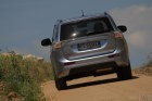 thn_mitsubishi-outlander-phev-80.jpg