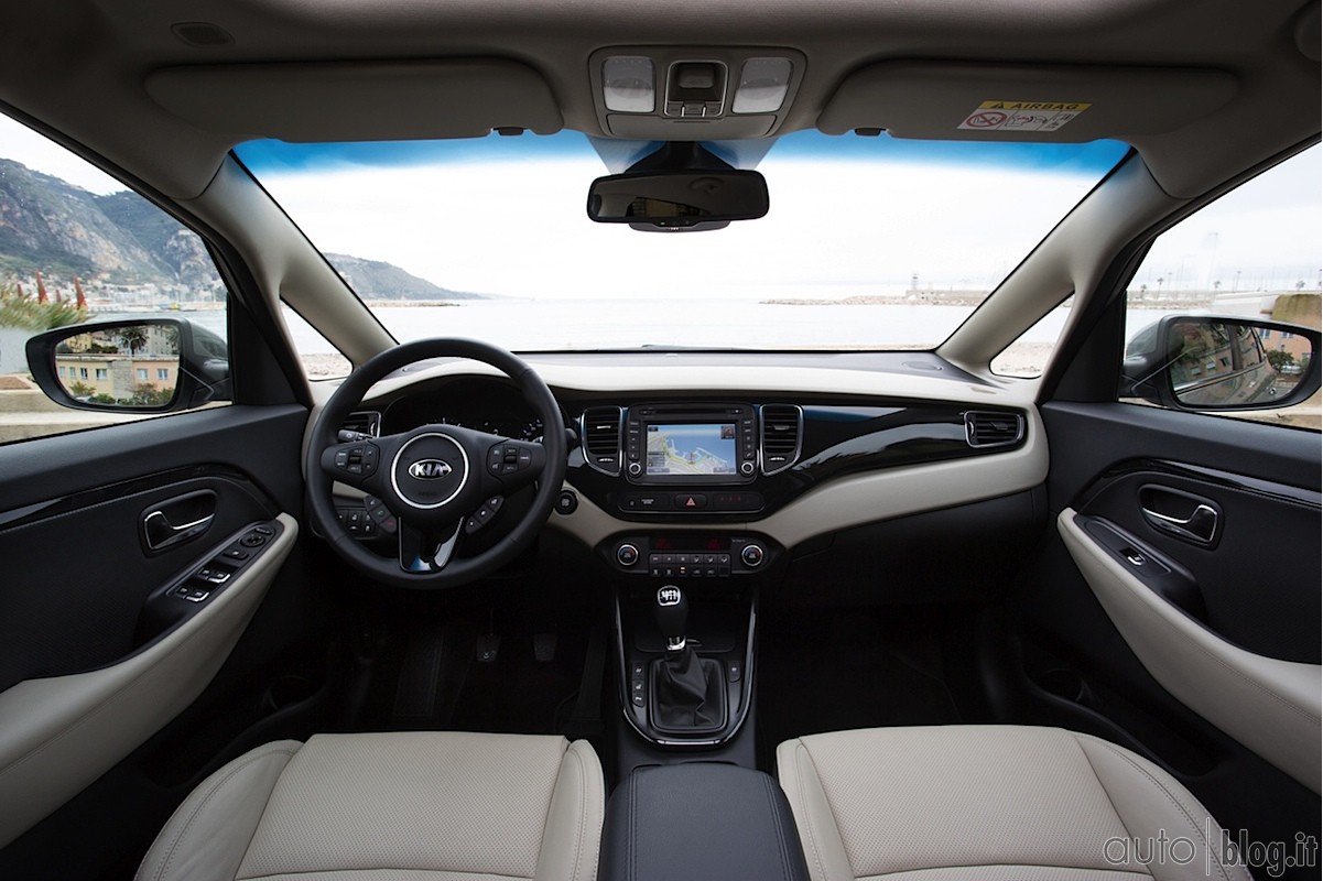 kia-carens-80.jpg