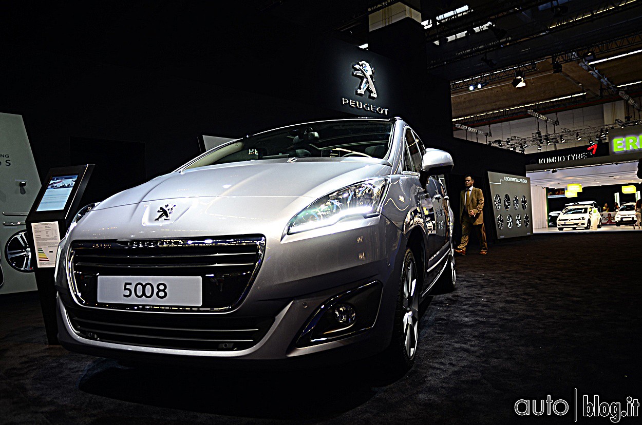 stand-peugeot063.jpg