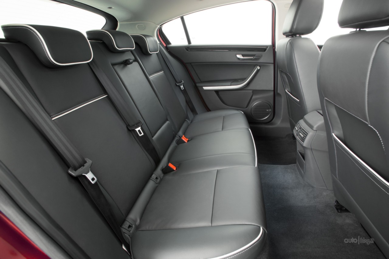 qoros-3-11.jpg