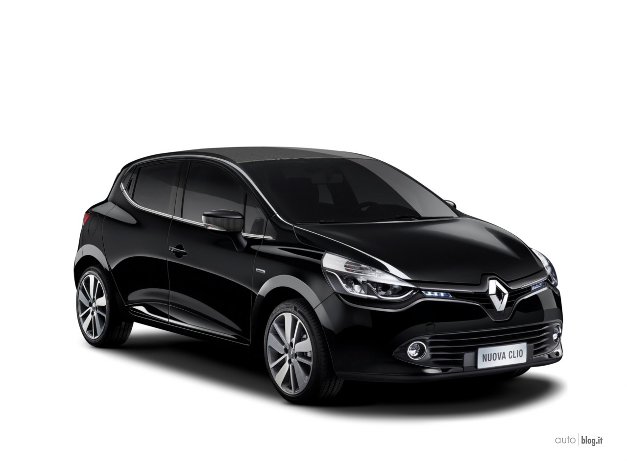 renault-clio-costume-national-01.jpg