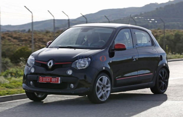 Renault Twingo RS: foto spia della compatta sportiva