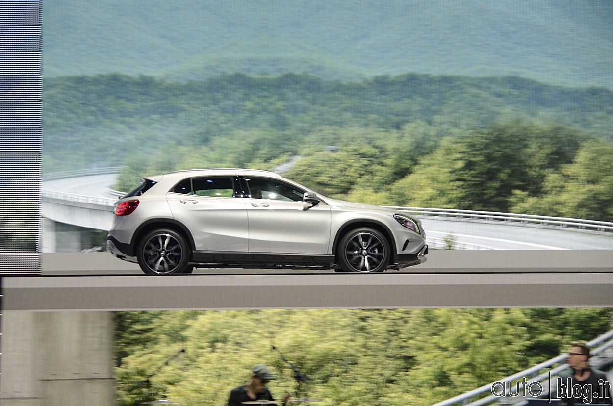 stand-mercedes00002.jpg