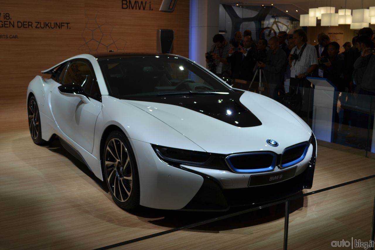 2013-iaa-bmw-stand-02.jpg