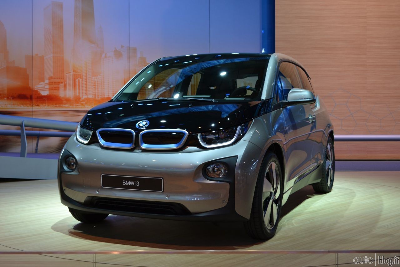 2013-iaa-bmw-stand-05.jpg