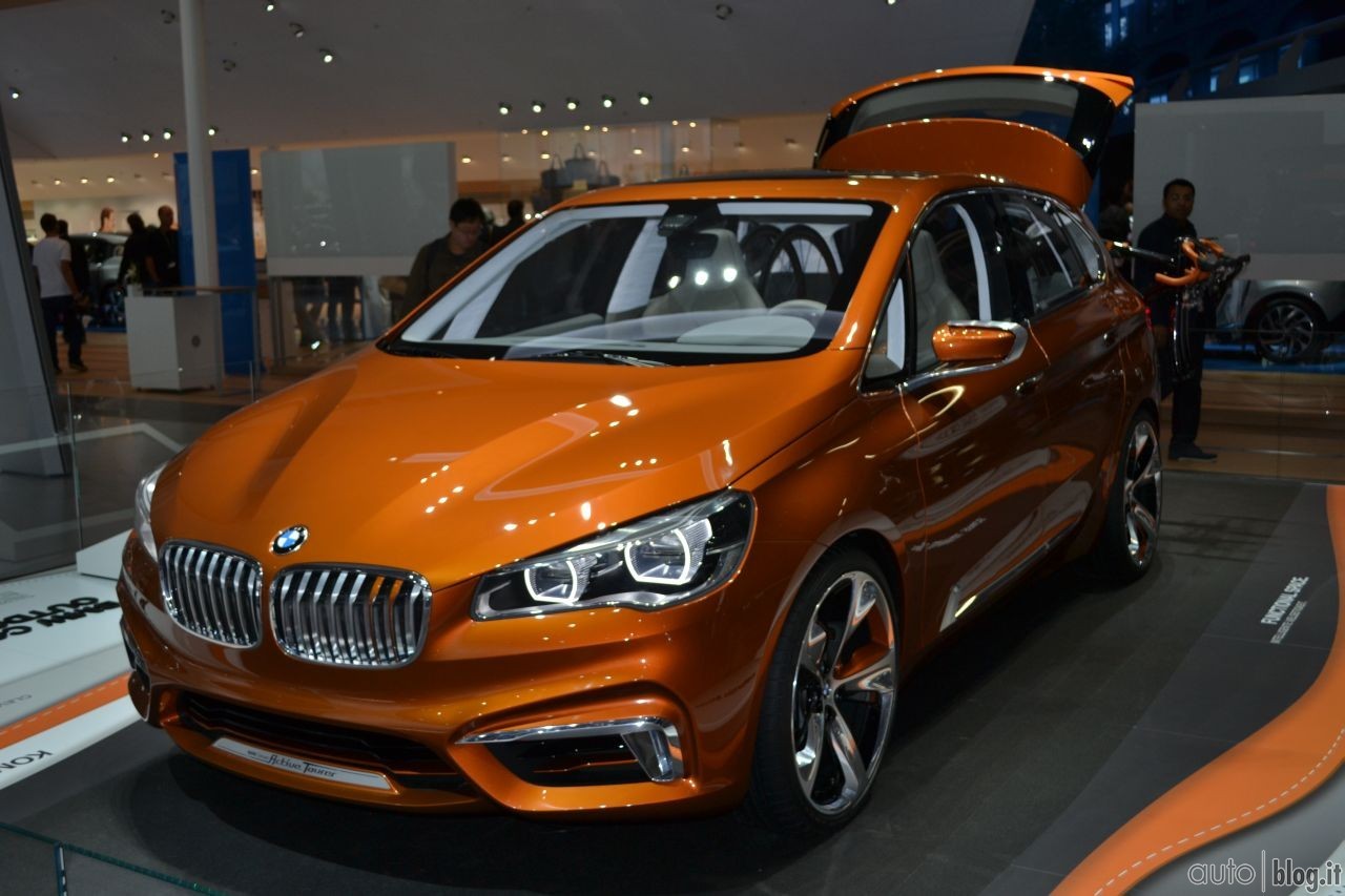 2013-iaa-bmw-stand-12.jpg