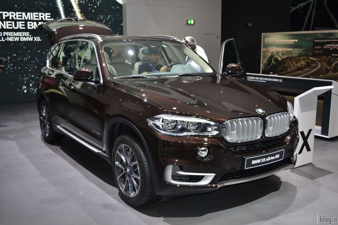 2013-iaa-bmw-stand-13.jpg