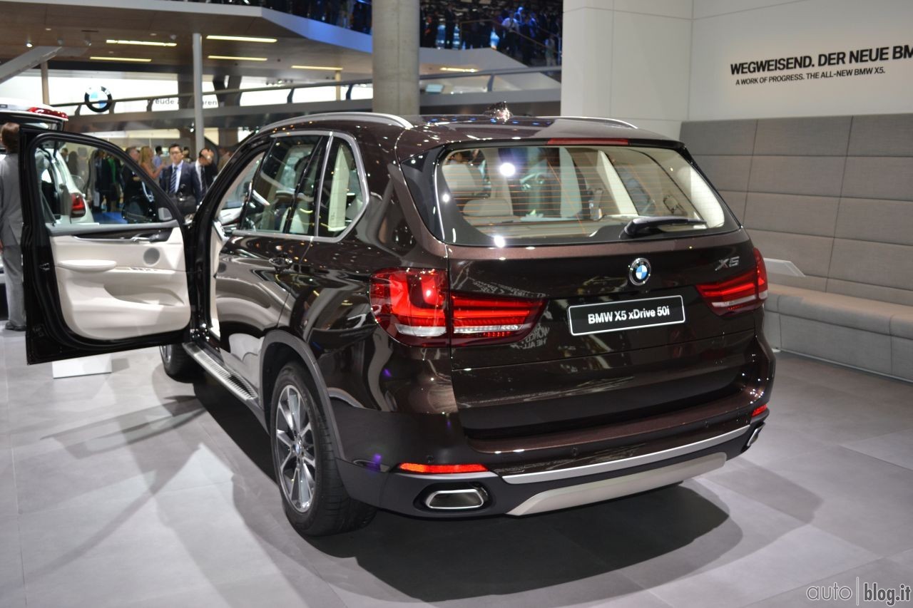 2013-iaa-bmw-stand-14.jpg