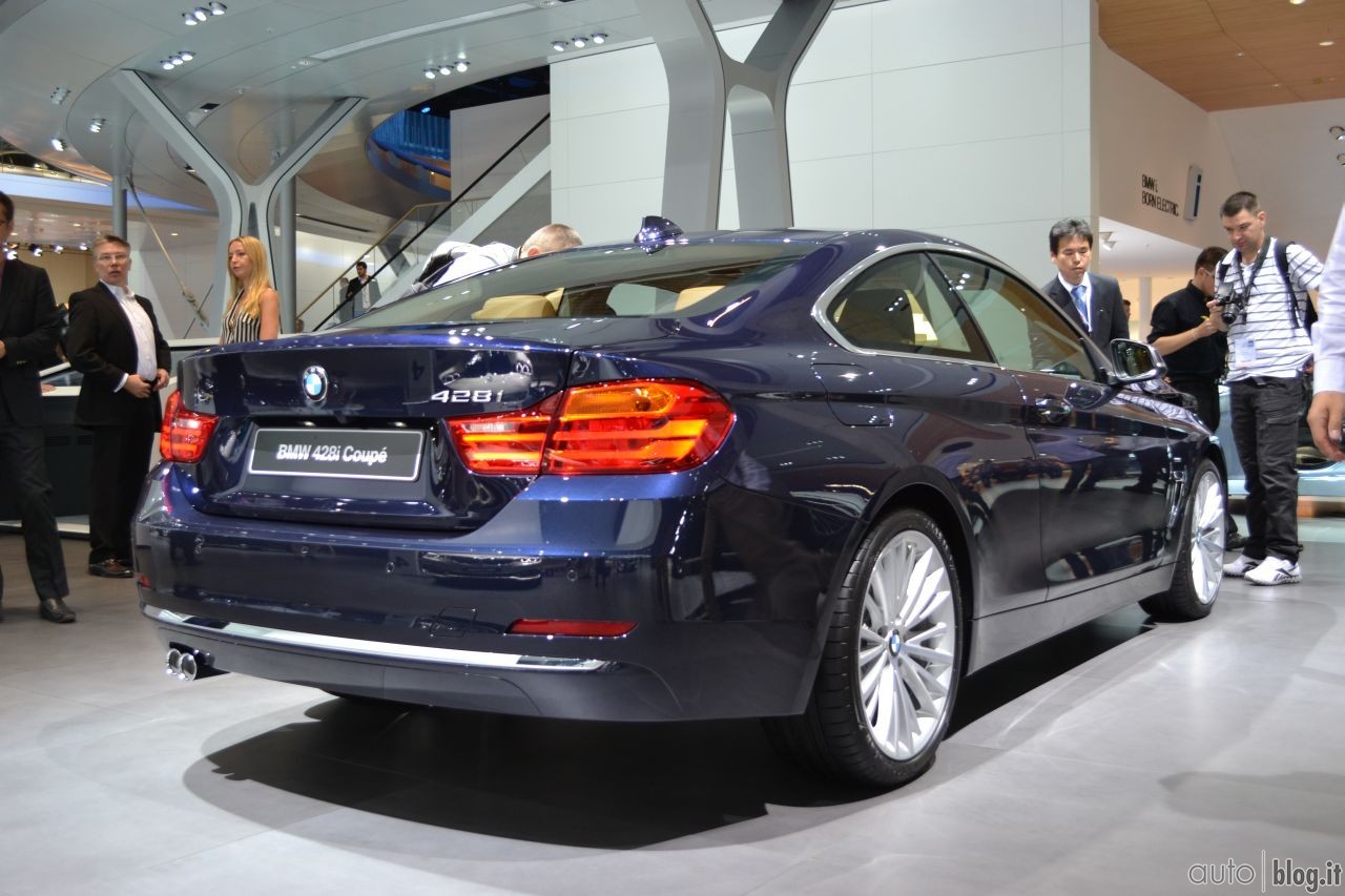 2013-iaa-bmw-stand-22.jpg