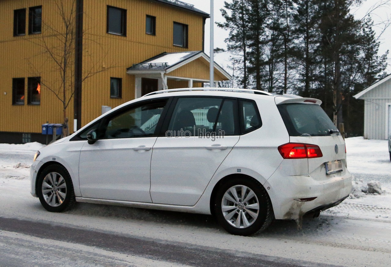 volkswagen-golf-sporvan-03.jpg