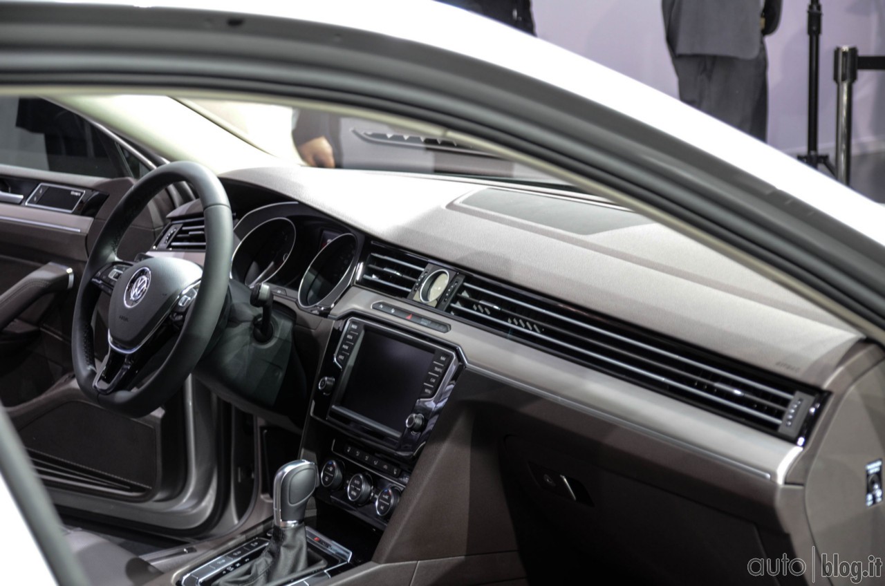 big_volkswagen-passat-2014-38.jpg