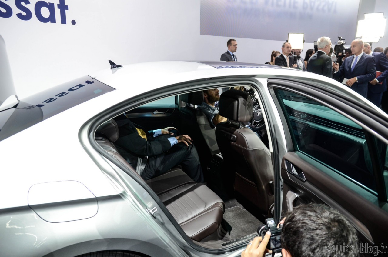 big_volkswagen-passat-2014-46.jpg