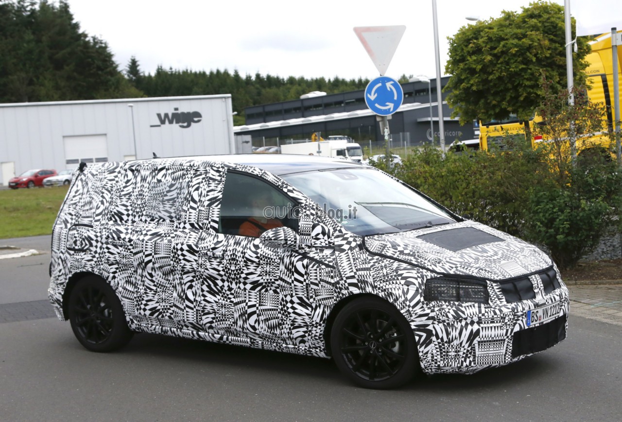 big_volkswagen-touran-01.jpg