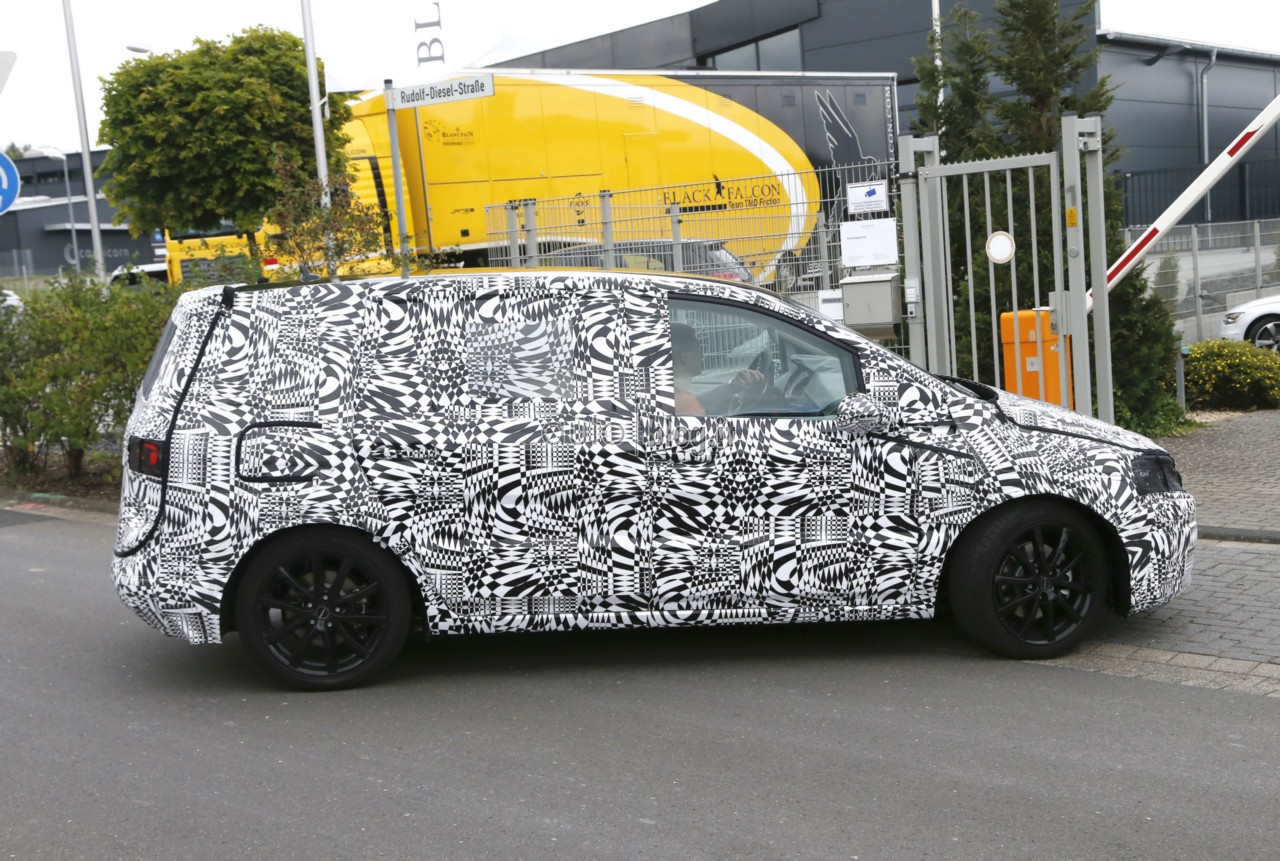 big_volkswagen-touran-06.jpg