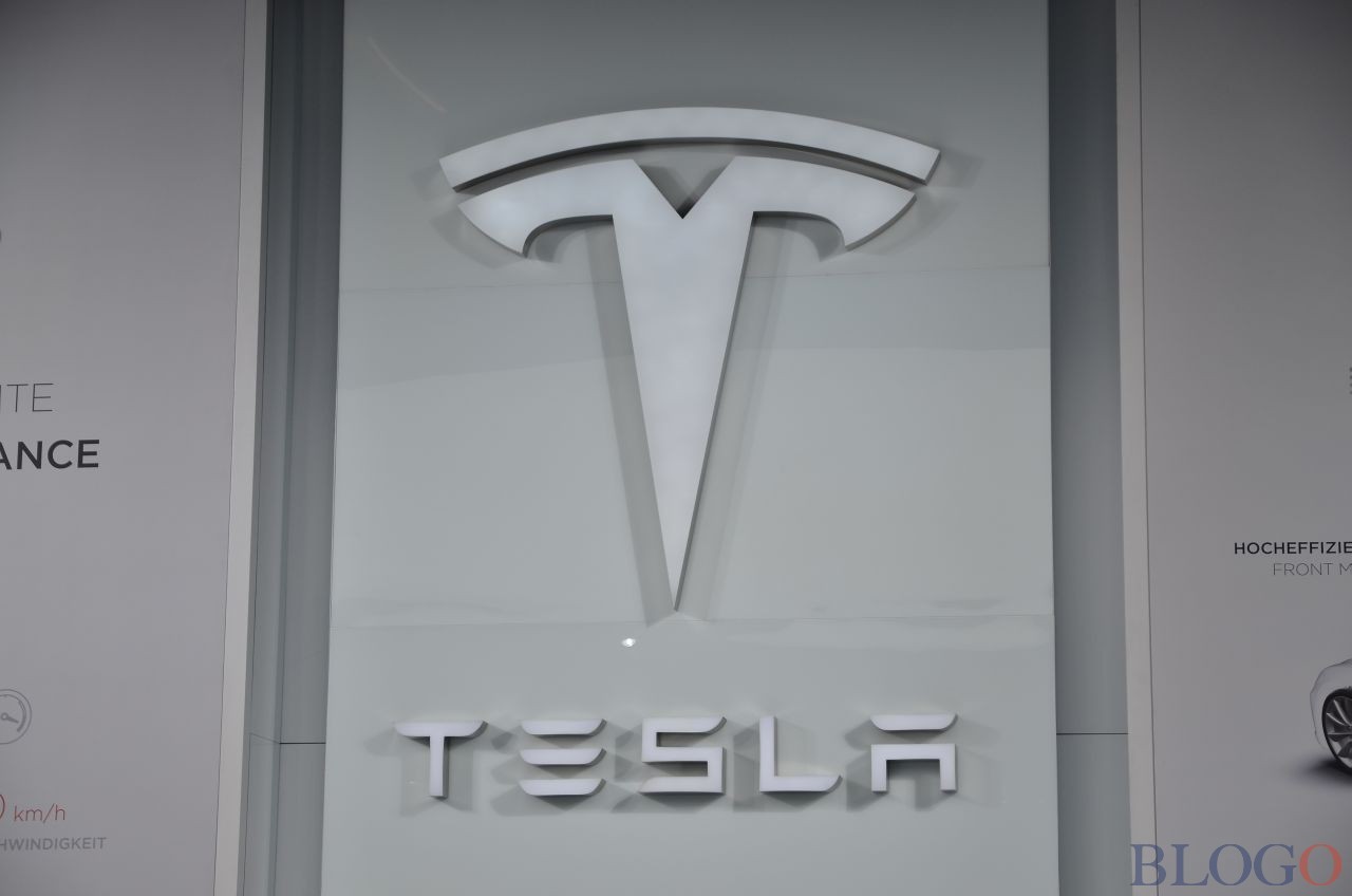 tesla_2015_frankfurt_iaa_004.jpg
