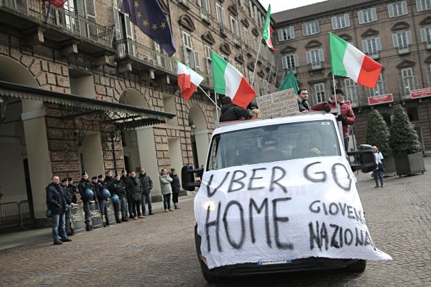 Le proteste organizzate da Uber a Torino