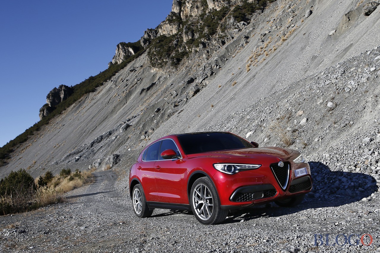 alfa-romeo-stelvio-86.jpg
