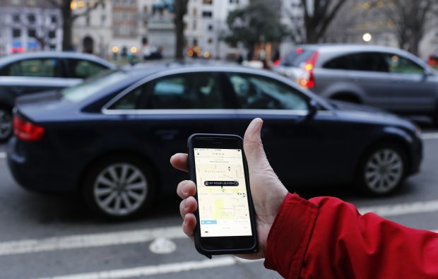 Un primo piano sull'applicazione Uber per smartphone