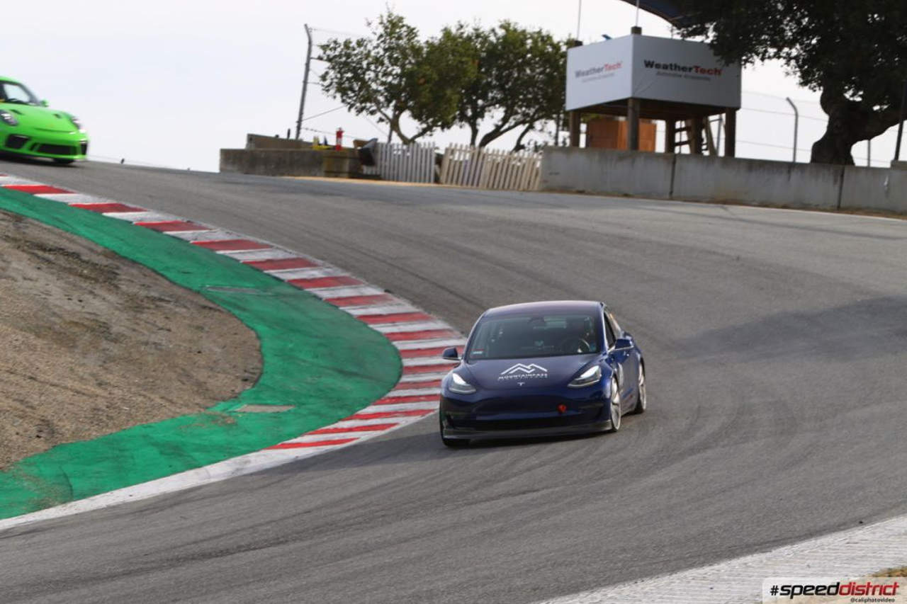 Auto elettriche Tesla Model 3 performance record Laguna Seca