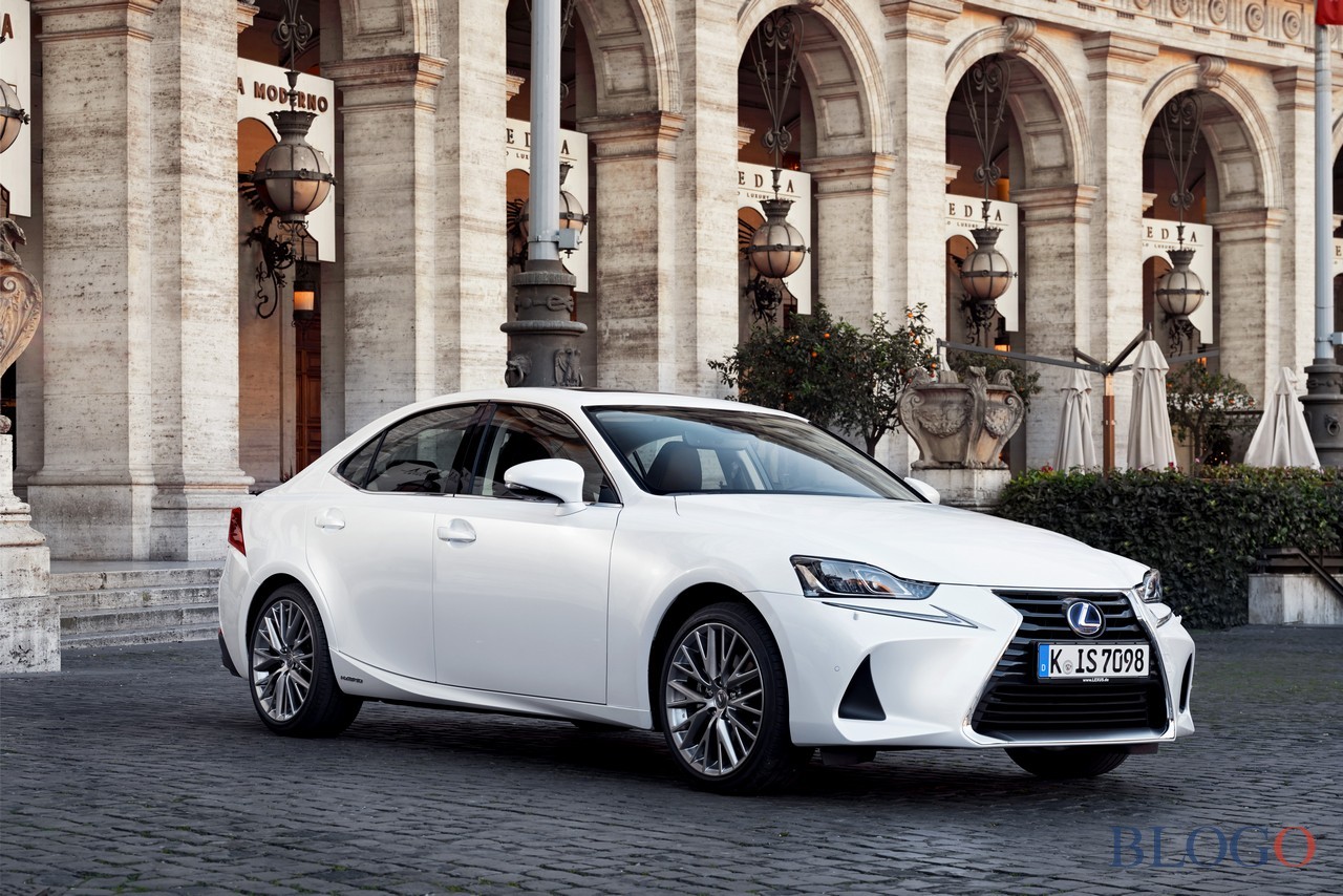 lexus-is-my-2017-31.jpg