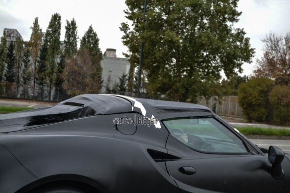 Alfa Romeo 4C Spider: prime foto spia su strada