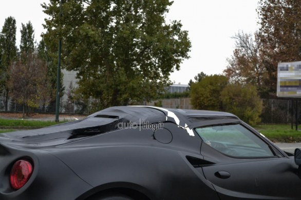 Alfa Romeo 4C Spider: prime foto spia su strada