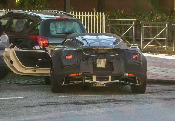 Alfa Romeo 4C: le prime foto spia su strada della versione definitiva della sportiva di Alfa Romeo