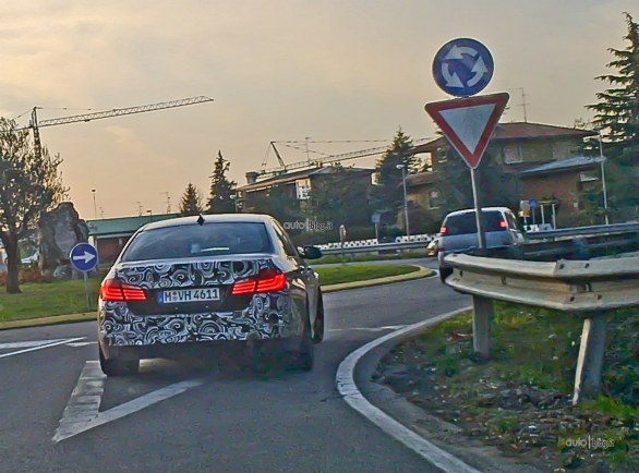 Alfa Romeo SUV e BMW Serie 5: le curiose foto spia di un nostro lettore