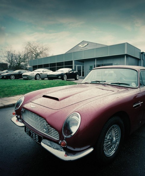 Asta Bonhams Aston Martin Newport Pagnell