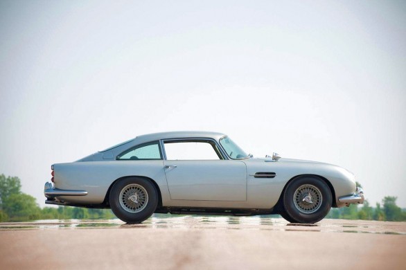 Aston Martin DB5 di James Bond in 007 Goldfinger