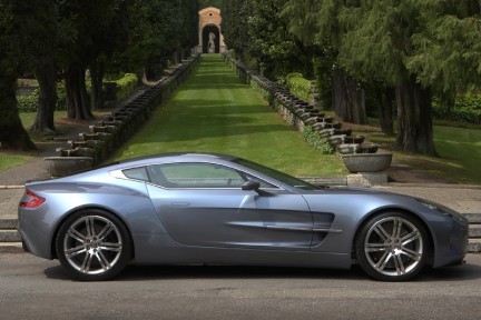 Aston Martin One-77: le foto ufficiali da Villa d'Este