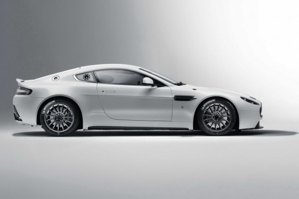 Aston Martin V8 Vantage GT4 2011