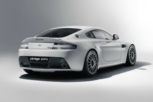 Aston Martin V8 Vantage GT4 2011