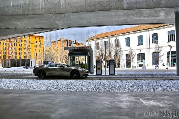 Aston Martin Vanquish tra Lazio e Toscana