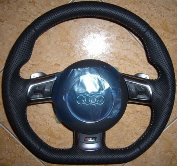 Audi RS3: volante e quadro strumenti