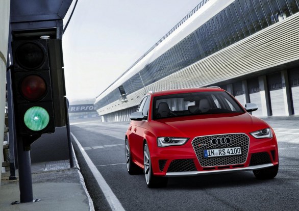 Nuove immagini ufficiali dell\'Audi RS4 Avant, la station wagon da 450 cavalli e 430 Nm