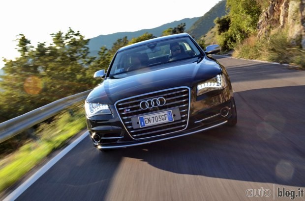 Audi S8 2013 test pista e strada