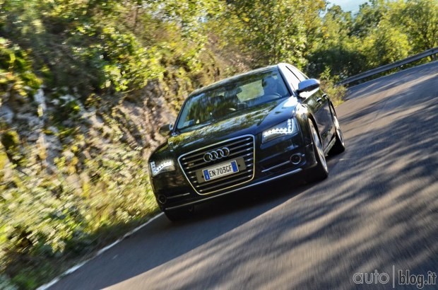 Audi S8 2013 test pista e strada