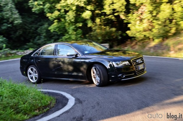 Audi S8 2013 test pista e strada