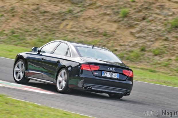 Audi S8 2013 test pista e strada