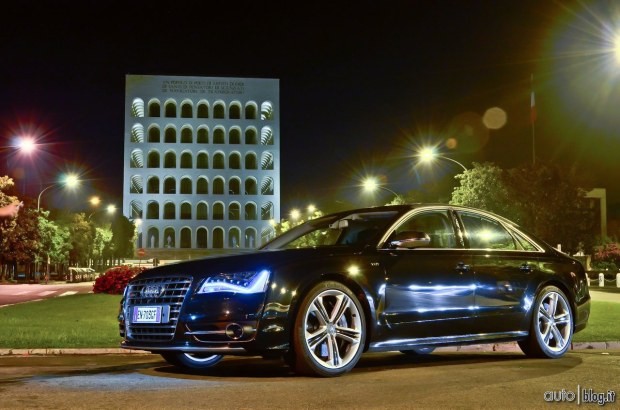 Audi S8 2013 test pista e strada