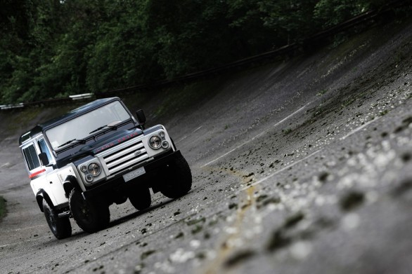 Aznom Land Rover Defender