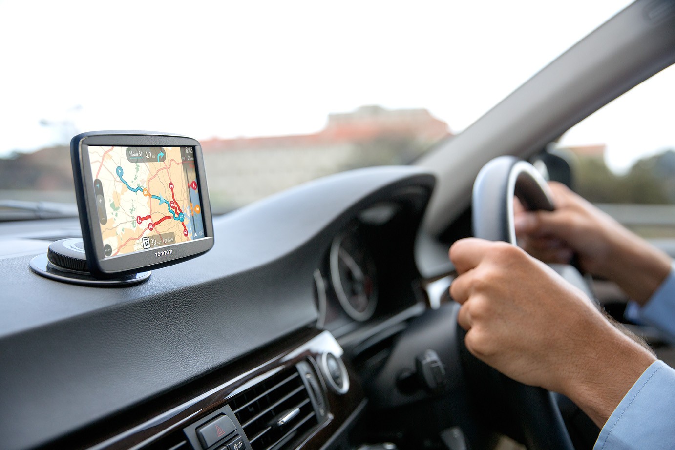 tomtom-via-auto-lato.jpg