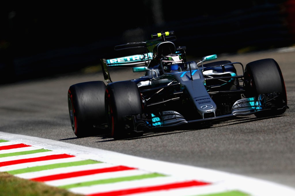 MONZA, ITALY - SEPTEMBER 03: Valtteri Bottas driving the (77) Mercedes AMG Petronas F1 Team Mercedes F1 WO8 on track during the Formula One Grand Prix of Italy at Autodromo di Monza on September 3, 2017 in Monza, Italy. (Photo by Clive Rose/Getty Images)