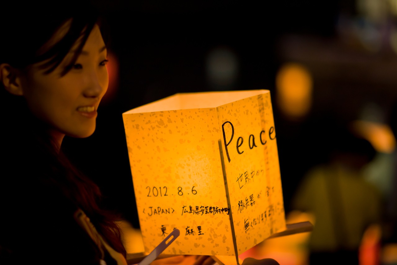 Lantern Floating Ceremony - Freedom II Andres - Flickr (CC BY).