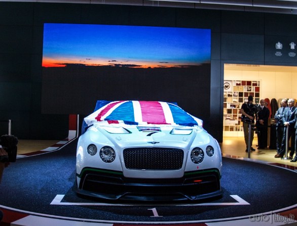 Bentley Continental GT3 al Salone di Parigi 2012 Live